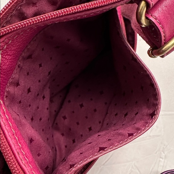 Fossil Morgan Traveler fuchsia leather adjustable crossbody bag - Picture 6 of 15